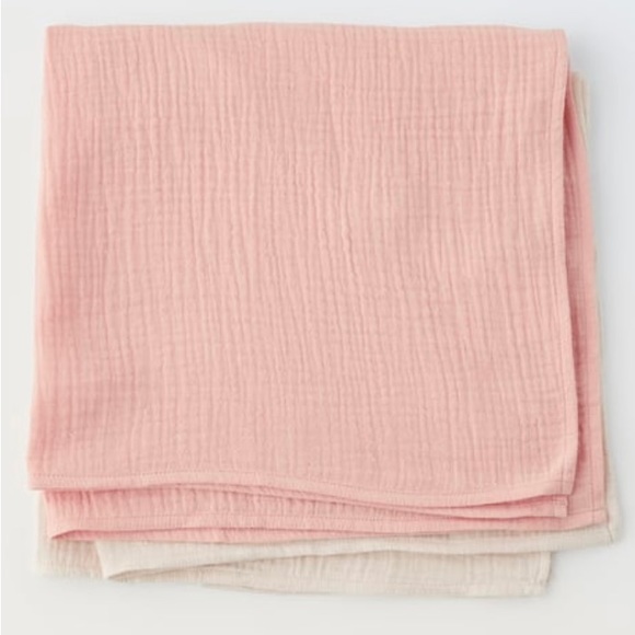 TWO PACK OF TEXTURED SWADDLES - ZARA - Picture 2 of 3